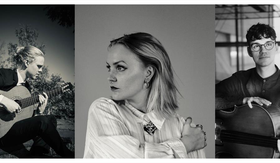 Svart-hvit bilde av 3 artister, 2 damer og en mann