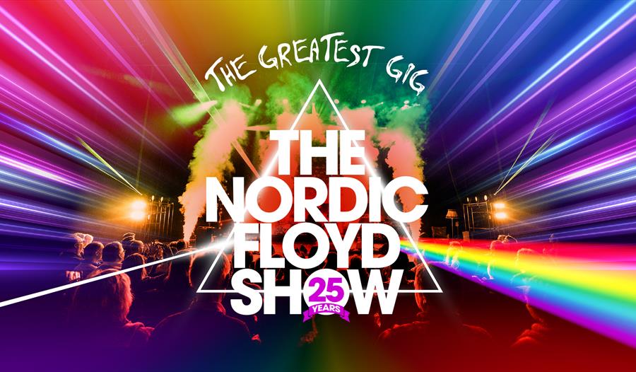 Publikum ser på scenen med The Greatest Gig – The Nordic Floyd Show 25 år skrevet på