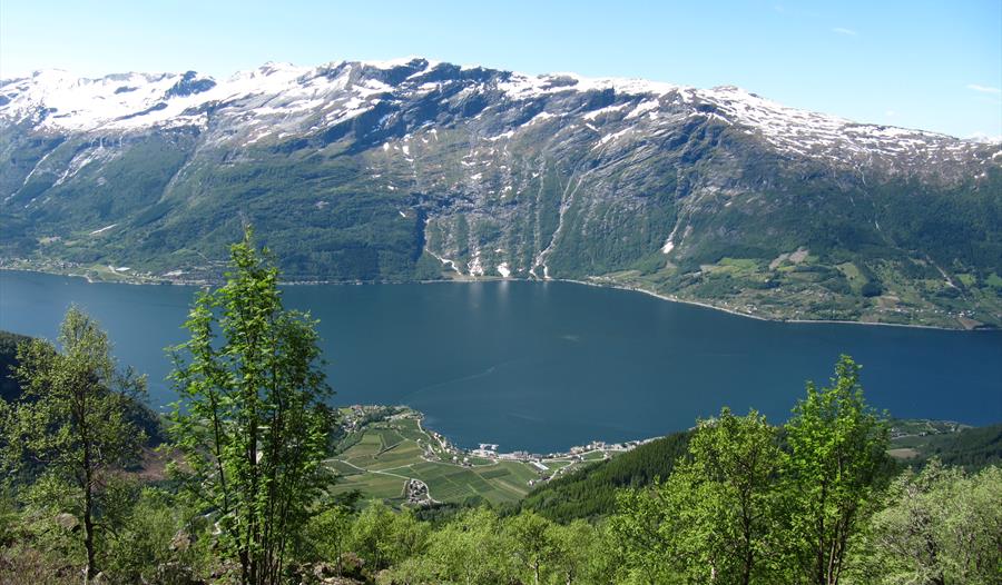 Munketreppene til Nosi på Lofthus - Dronningstien