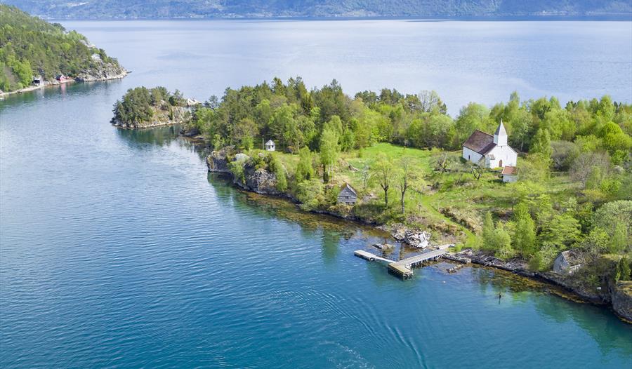 Kvamsøy Kyrkje, Balestrand
