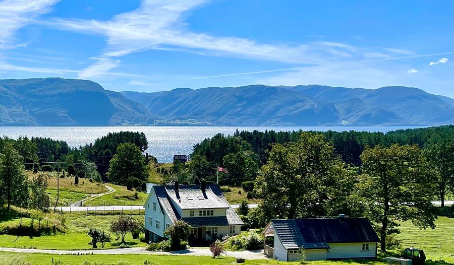 Alværn Gard, Lavik