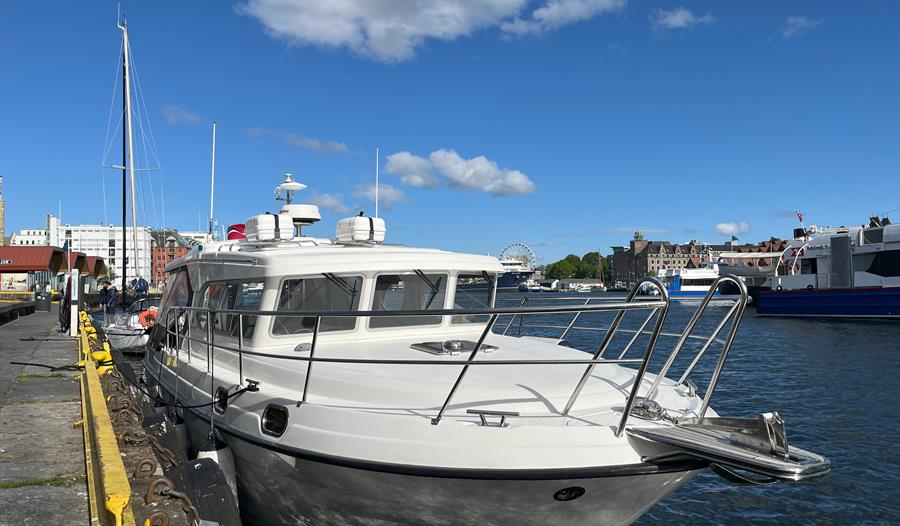 36 fots båt til leie for charter