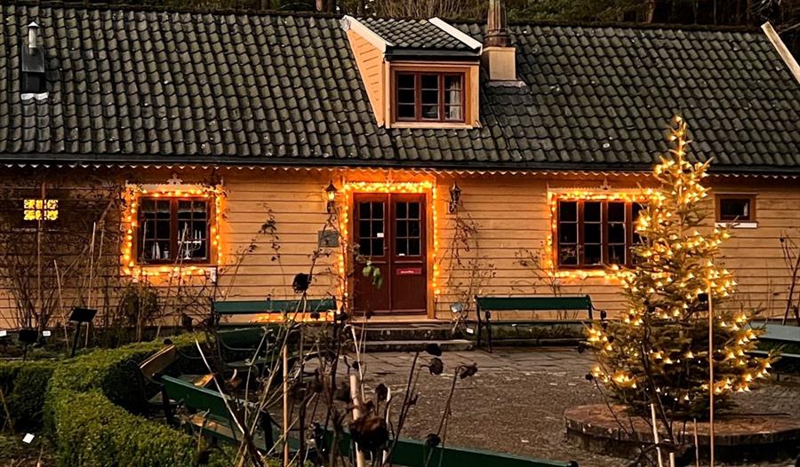 Blondehuset i Arboretet med utstilling og gløgg