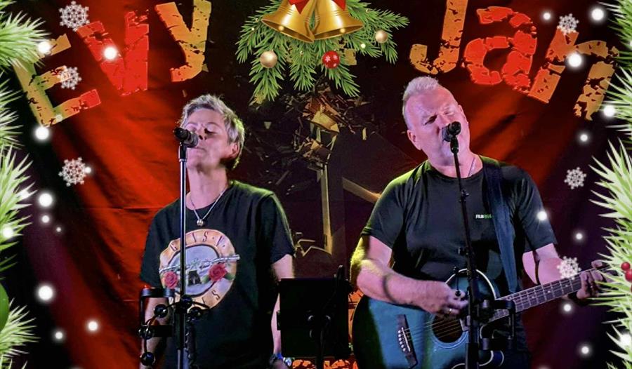 Bilde av de to fremførende sangerne