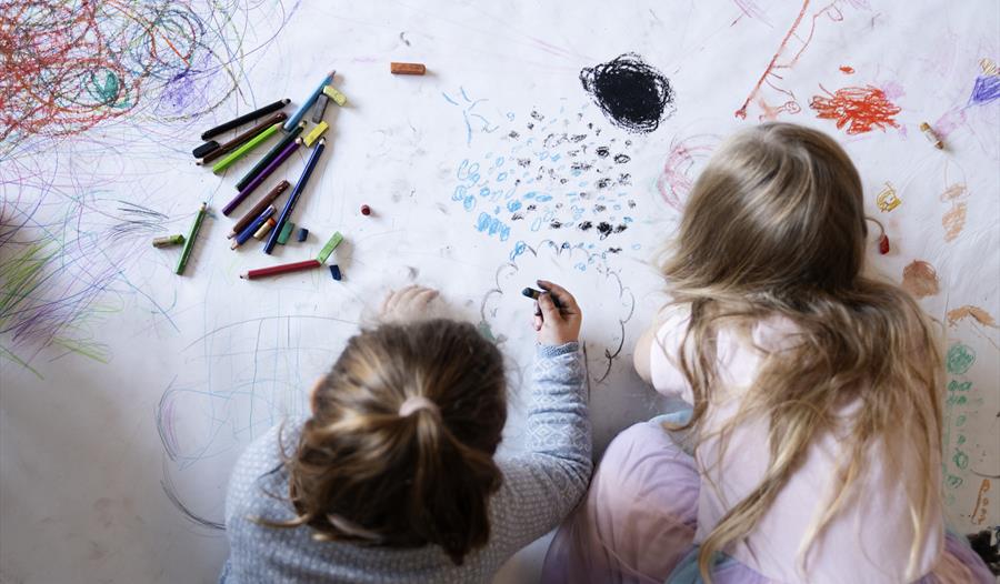 Barn som tegner
