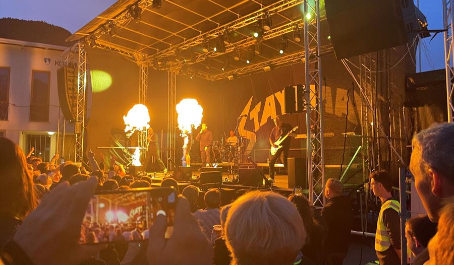 Sognefjord Event - Fjøra Rock