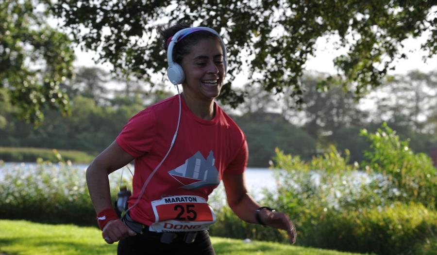 People running a marathon