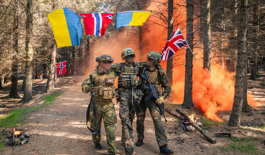 Verden på lørdag: Er Norge klar for krig?