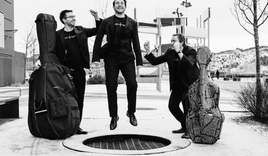 Trio no Treble i gate