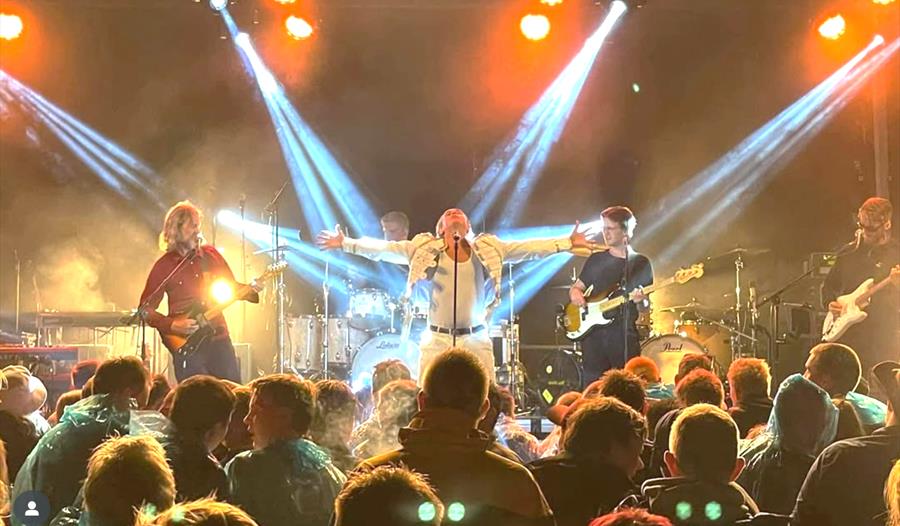 Bryggedans med Queen Tribute Show