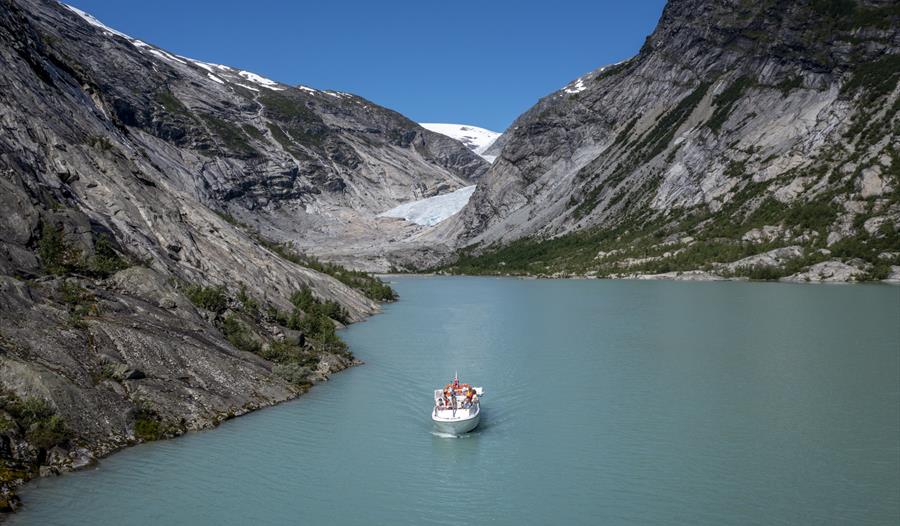 Brevegen - båt transport til Nigardsbreen