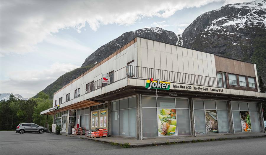 Joker dagligvarebutikk sett fra utsiden.