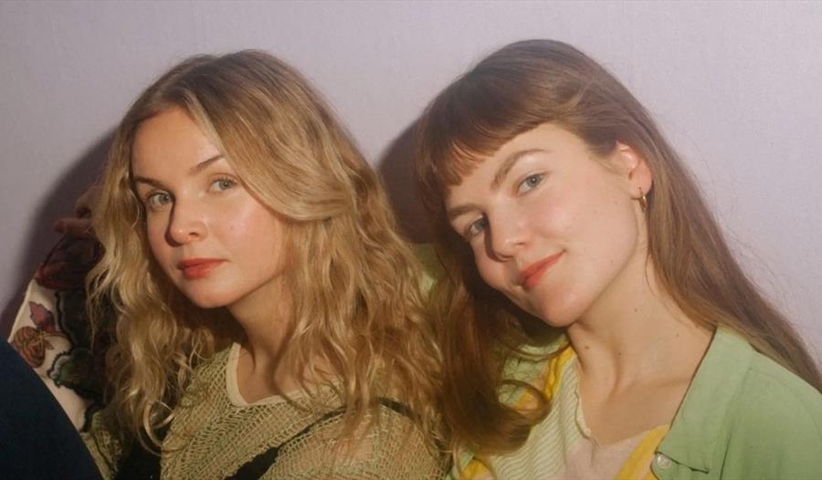 Marie Løvås & Julie Henrikke