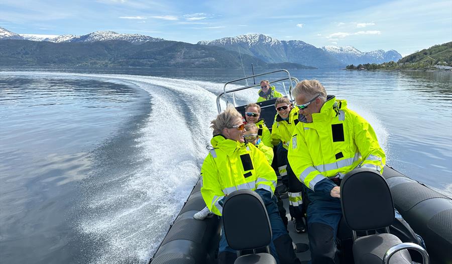 Fjord cruise i RIB båt på Hardangerfjorden