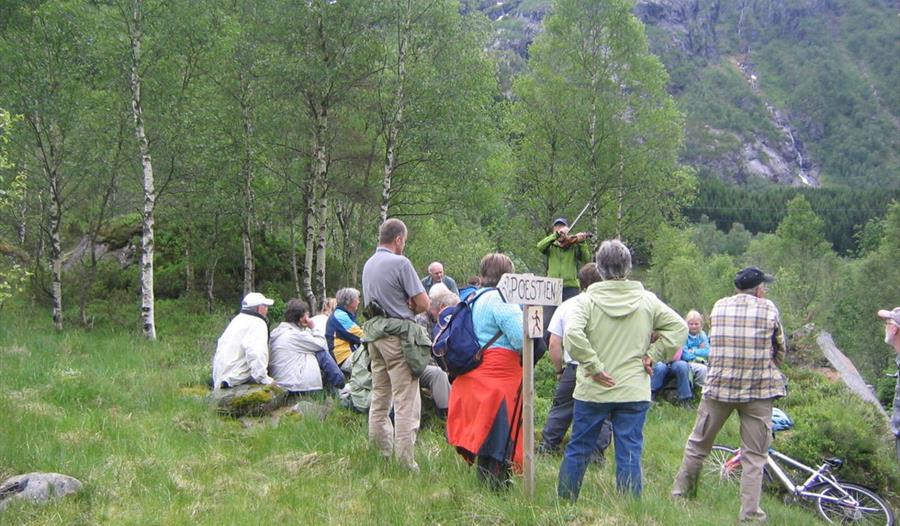 gruppe på poesi-tur
