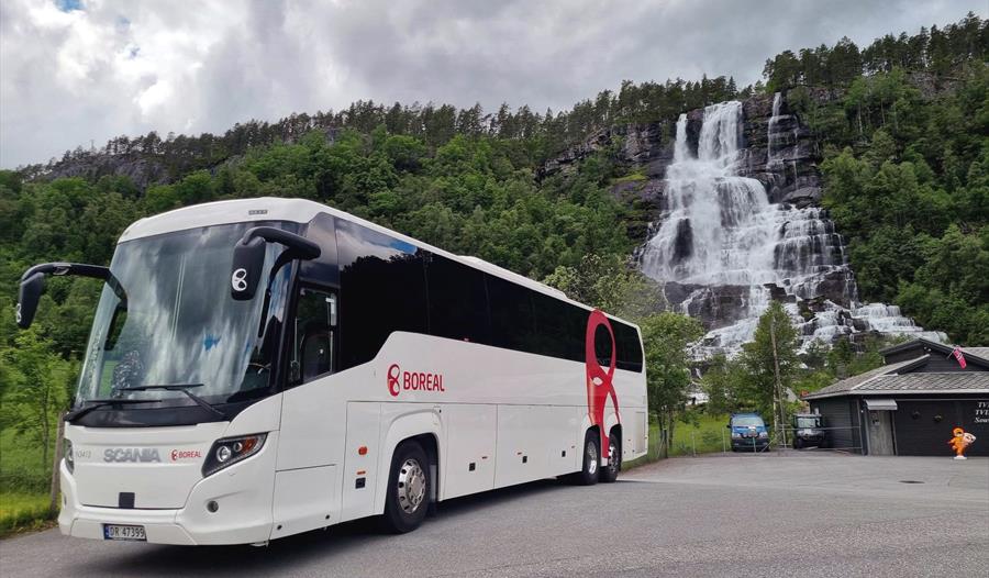 Boreal Travel ved Tvindefossen