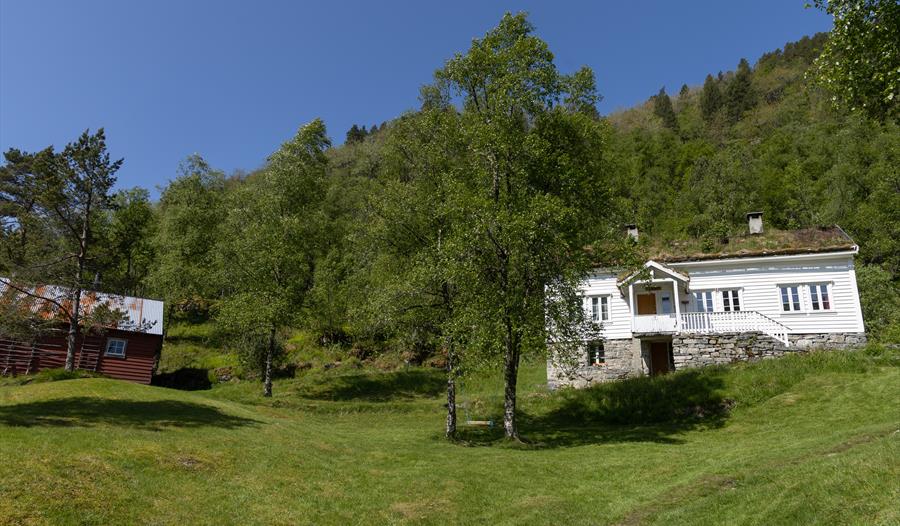 Træet gård - våningshus og låve