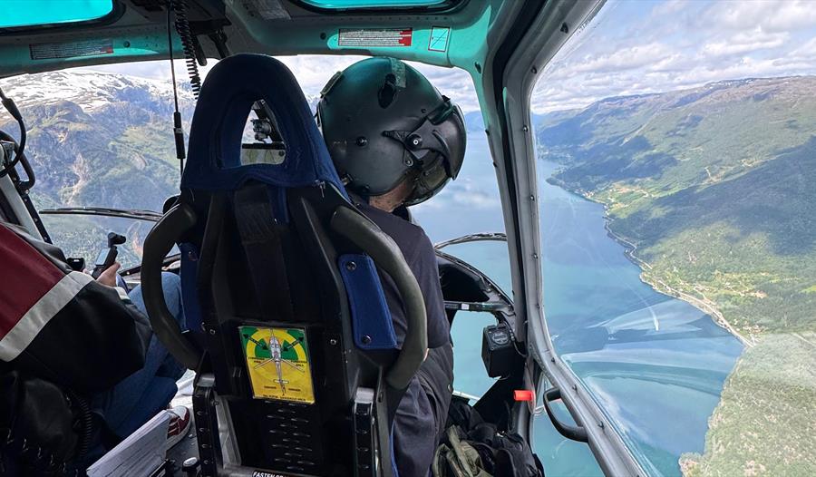 Utsikt over Hardangerfjorden fra helikopter