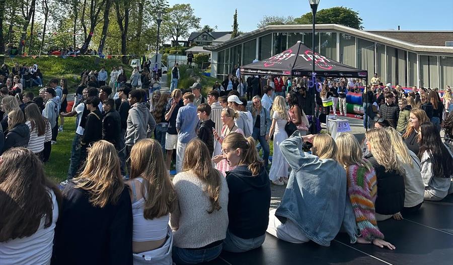 Ungdommer på festival