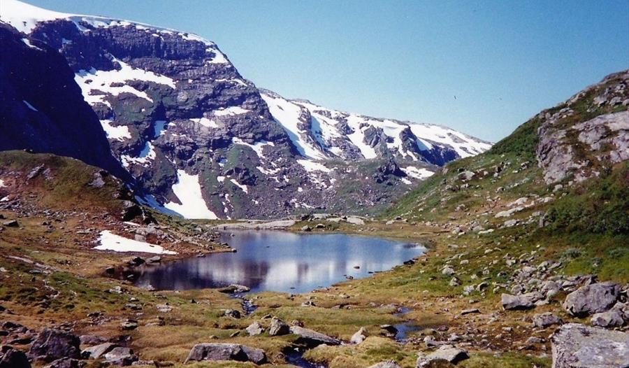 Svartavassleite med snø framleis i fjella