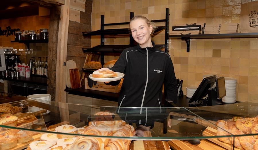 Baker Brun Svensgården