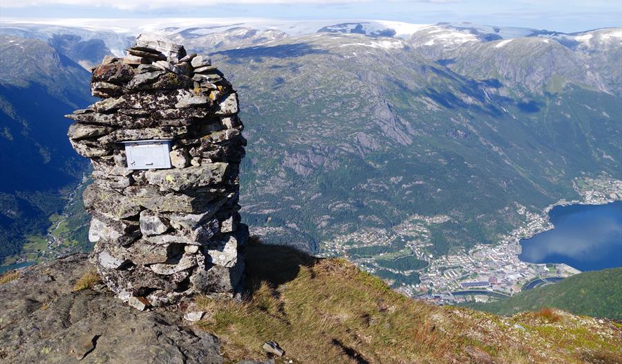 Rossnos - topptur med utsikt over Odda