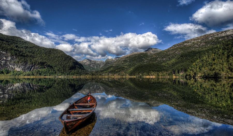 Rundt Fitjadalsvatnet