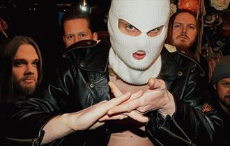 Drittmaskin i en maske