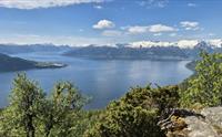 Mælen, Leikanger