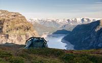 Privat teltleir med fantastisk utsikt over fjella rundt Trolltunga.