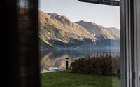 Soverom med komfortabel dobbeltseng på Aga Fjordapartments i Hardanger.