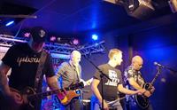 Finn Lizzi band på scenen