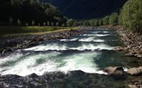 Bjørkum Gard, Lærdalselva