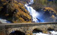 Låtefoss i haustfargar