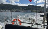 Utsikt fra bakre del av båten når båten forlater Bergen