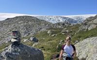 På toppen av Reinanuten med utsikt mot Buarbreen, en brearm av Folgefonna.