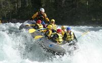 Rundtur med tog og rafting