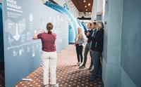Guidet omvisning på Kraftmuseet, der turistar lærer om historia til norsk vasskraft.