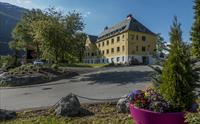 Velkomen til Trolltunga Hotel – eit sjarmerande hotell i hjartet av Hardanger.