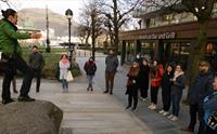 Norwegian Guide Service utenfor Hotel Norge