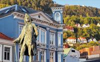 Statuen av Ludvig Holberg på Vågsallmenningen