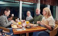 Fjord Line - samlet i restauranten