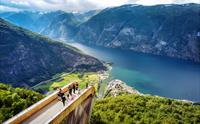 Stegastein og utsikten derfra sett fra oven