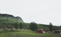 Noen av de små individuelle utleiehyttene på Liseth.