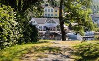 Mjøsvågen Landhandleri sett fra Sperrneset