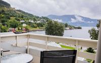 Panoramautsikt frå balkongen på Rosendal Fjordhotel.