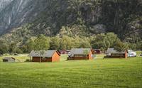 Tre hytter stilte opp på jordet ved Sæbø camping.