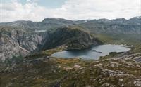Et dronebilde av Skytjevatnet.