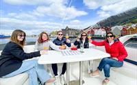 På vei ut av Vågen i Bergen
