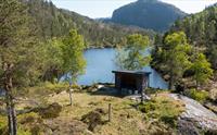 Ved Træet gård - gapahuk og fiskevatn